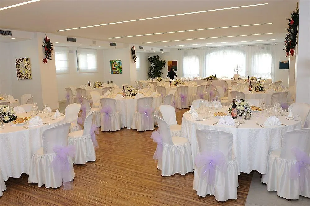 Hotel Ristorante Primavera Godega di SantʼUrbano 3*,